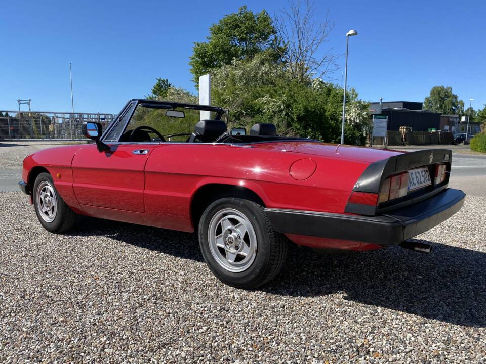 Image 3/56 of Alfa Romeo 2.0 Spider (1986)