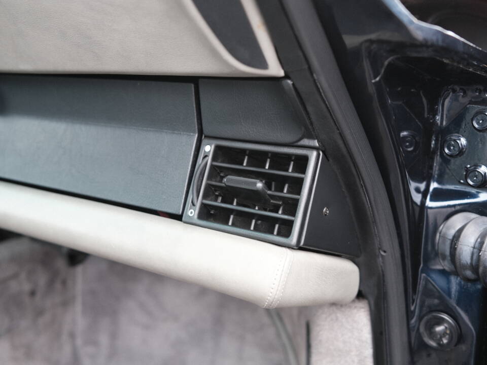 Image 50/97 of Porsche 911 Carrera 4 (1991)