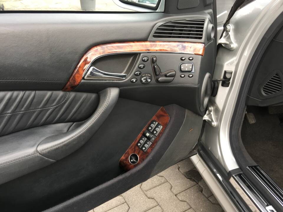 Immagine 5/38 di Mercedes-Benz S 55 AMG (2003)