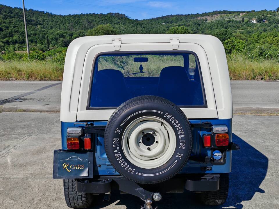 Image 6/31 of Jeep CJ-7 2.4L Diesel (1983)