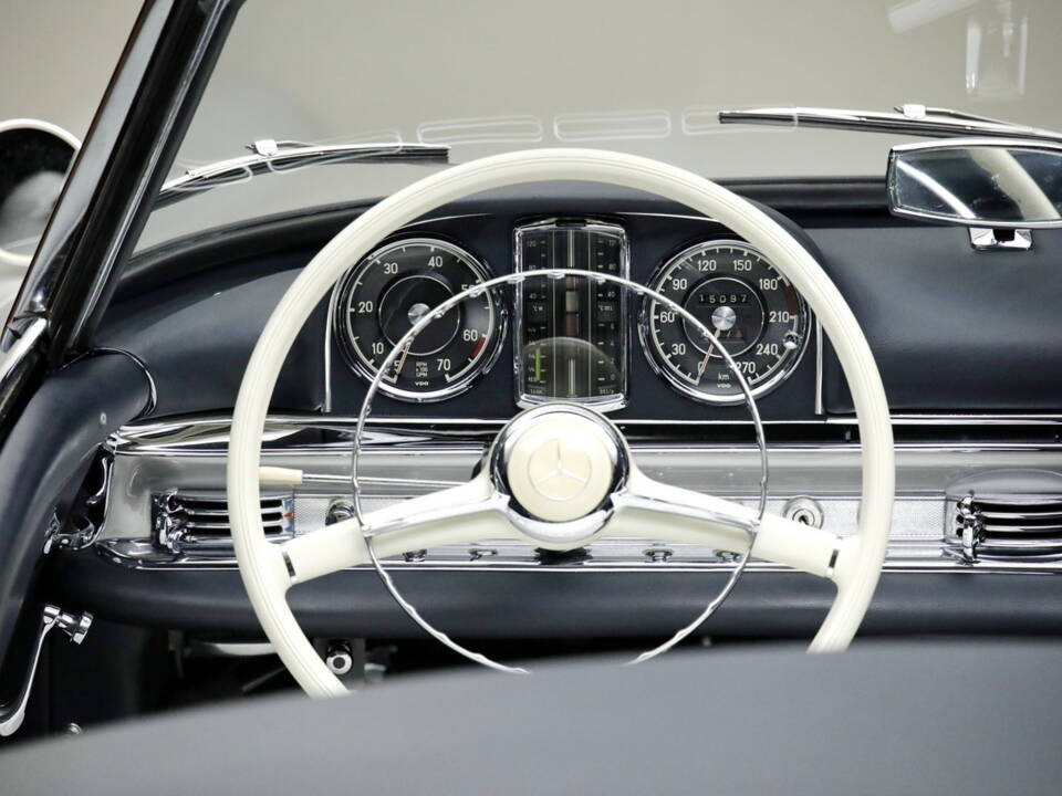 Image 12/30 of Mercedes-Benz 300 SL Roadster (1961)