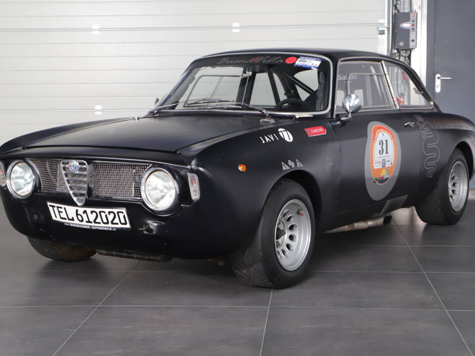 Image 4/42 of Alfa Romeo 1750 GT Veloce (1971)