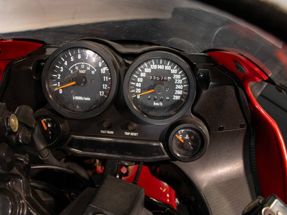 Imagen 35/47 de Kawasaki GPz 1000RX (1986)