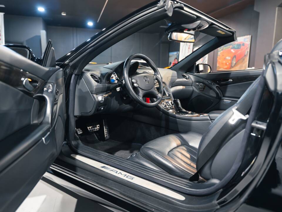Image 22/31 of Mercedes-Benz SL 55 AMG (2003)