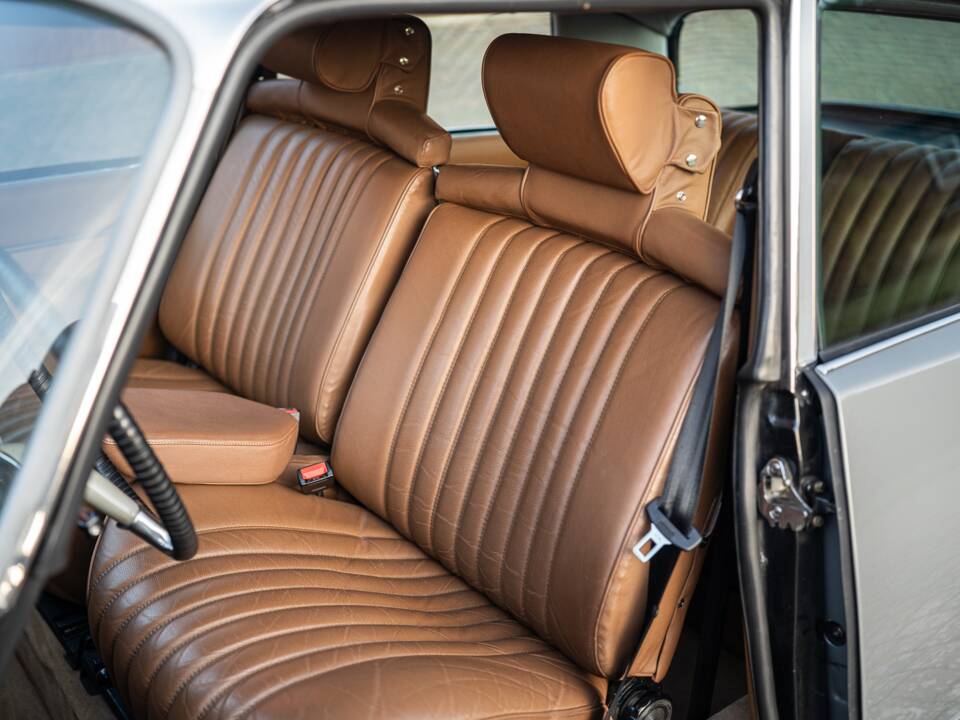 Image 25/44 of Citroën DS 21 (1968)