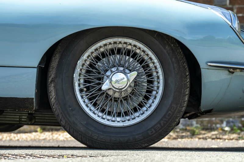 Image 40/50 de Jaguar E-Type (1968)