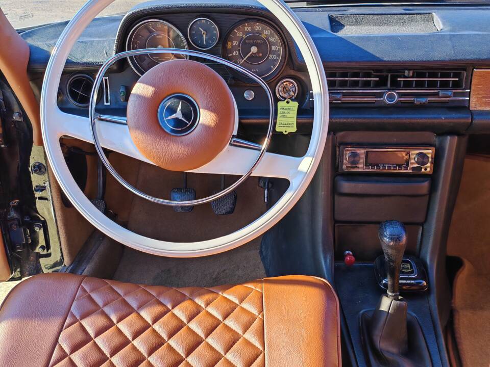 Bild 40/42 von Mercedes-Benz 250 C (1970)