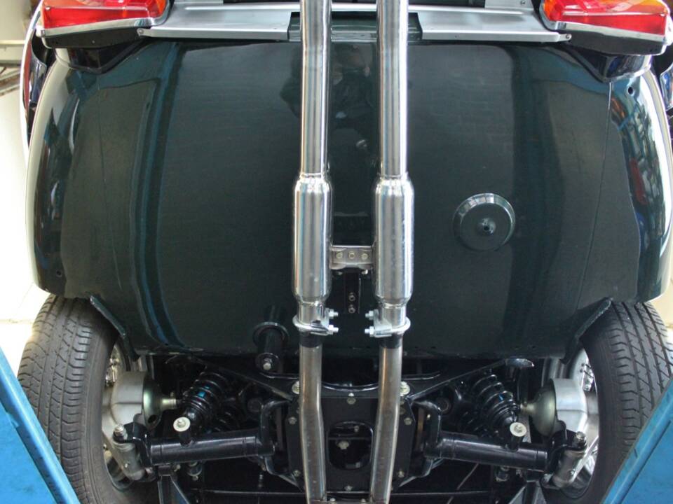 Image 16/21 de Jaguar E-Type (1969)