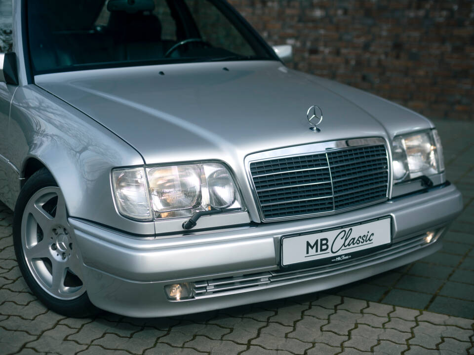 Immagine 8/20 di Mercedes-Benz E 60 AMG (1993)