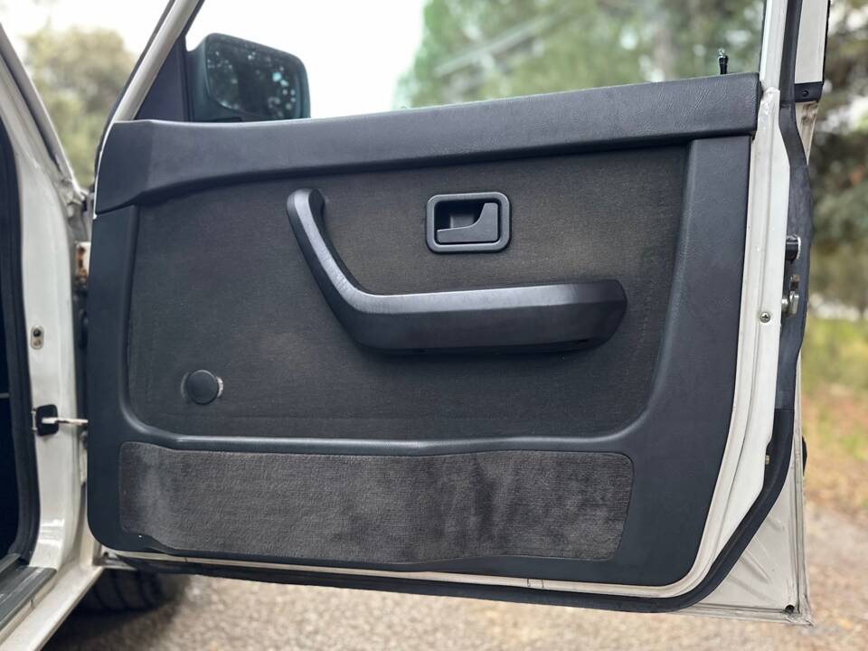 Bild 23/47 von BMW 528i (1986)