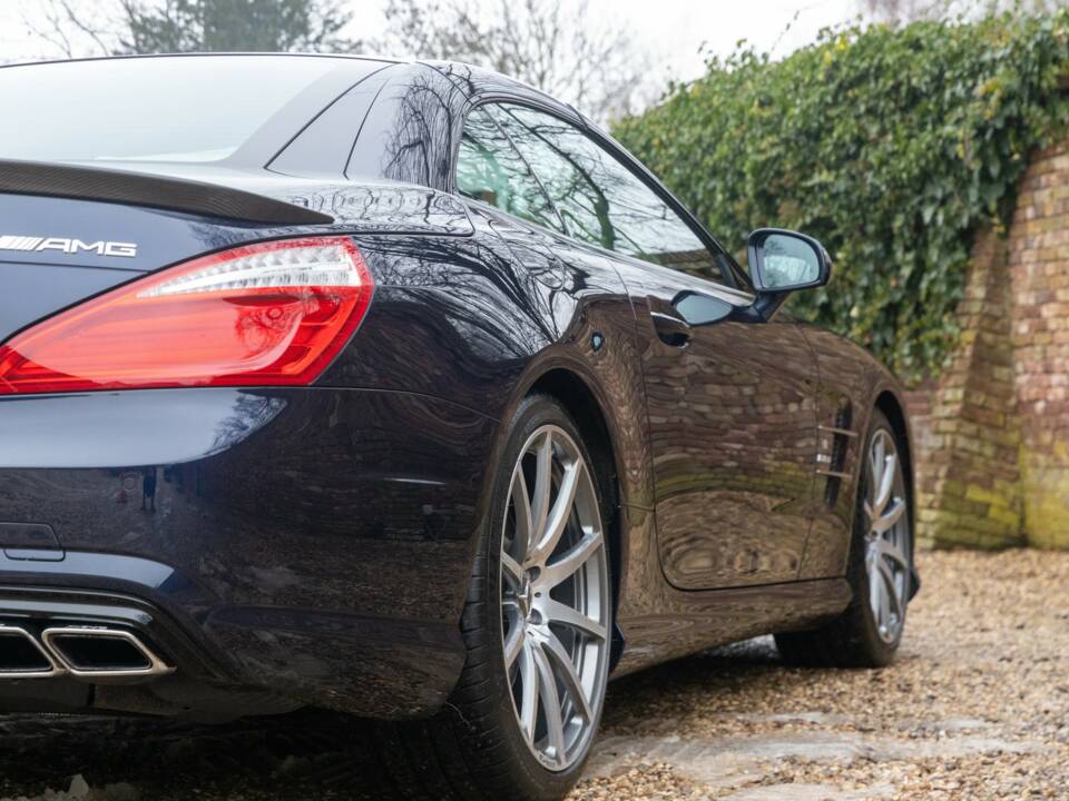 Immagine 19/50 di Mercedes-Benz SL 63 AMG (2012)