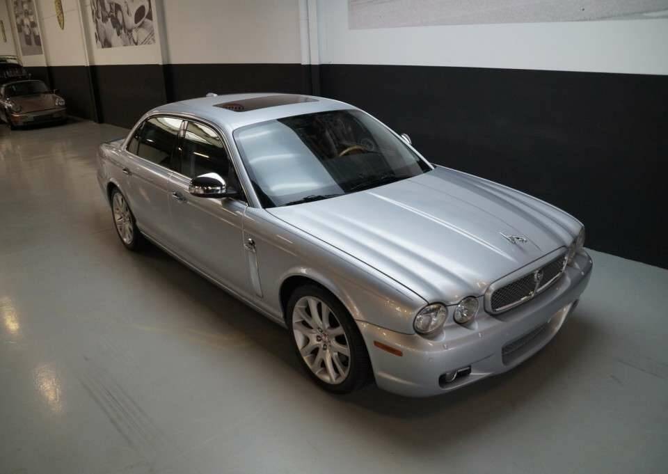 Bild 27/50 von Jaguar XJ 8 4.2 (2008)