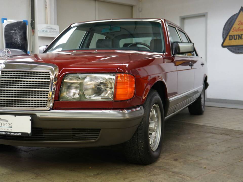 Immagine 7/42 di Mercedes-Benz 500 SEL (1982)