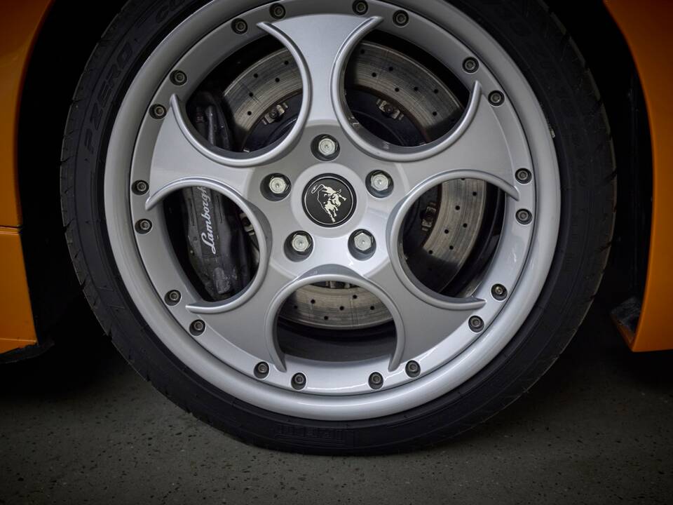 Image 21/99 of Lamborghini Murciélago (2003)