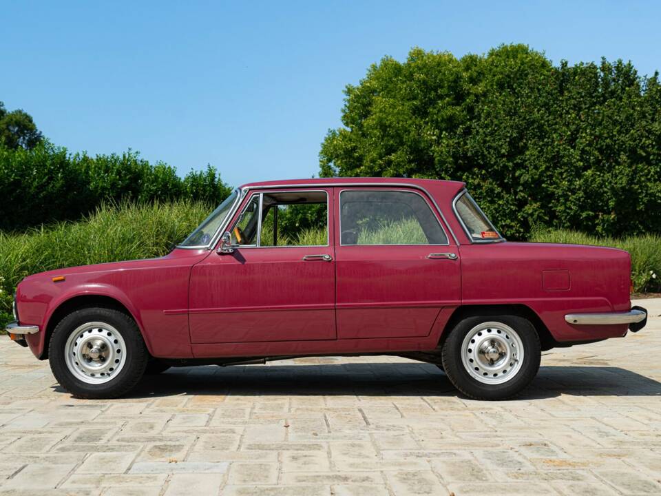 Immagine 4/50 di Alfa Romeo Giulia Nuova Super 1300 (1974)