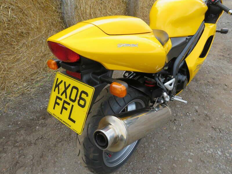 Image 37/40 of Triumph DUMMY (2006)