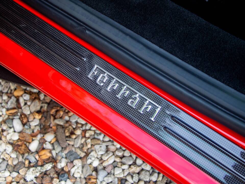 Bild 36/43 von Ferrari F8 Spider (2020)