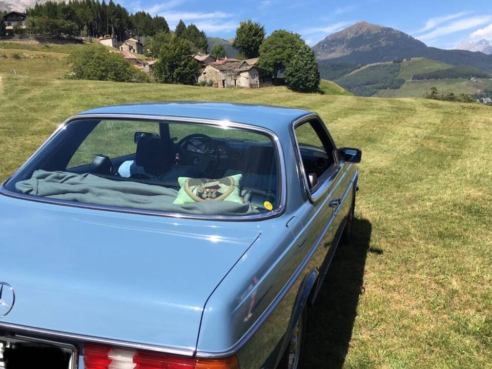 Bild 5/5 von Mercedes-Benz 230 CE (1982)
