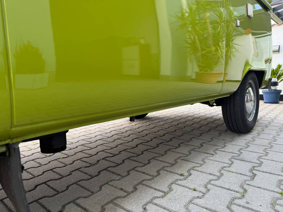 Image 11/100 of Volkswagen T2b Westfalia (1979)