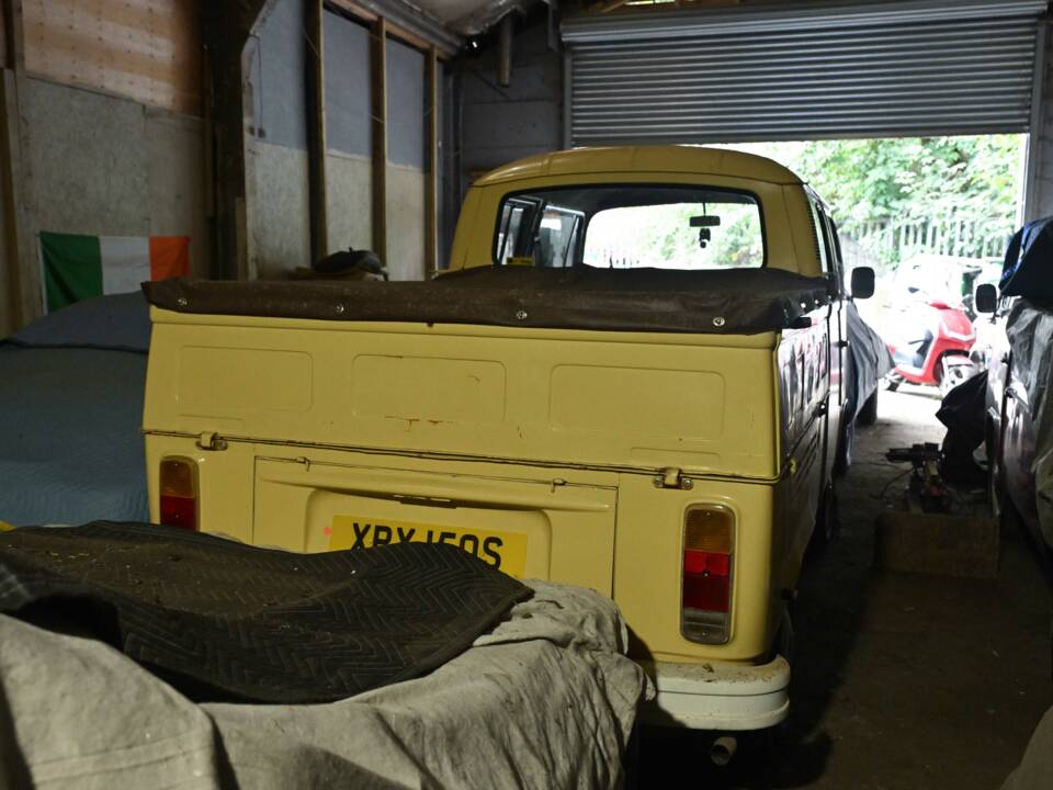 Image 16/23 of Volkswagen T2b Pickup Double Cabin (1978)