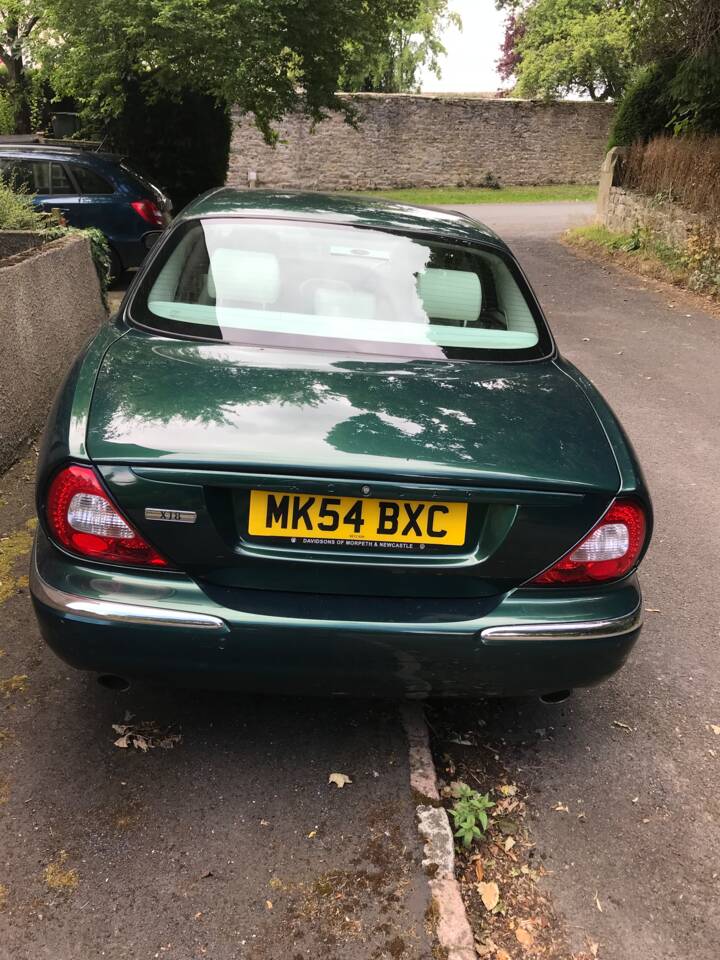 Image 10/25 de Jaguar XJ 8 3.5 (2004)