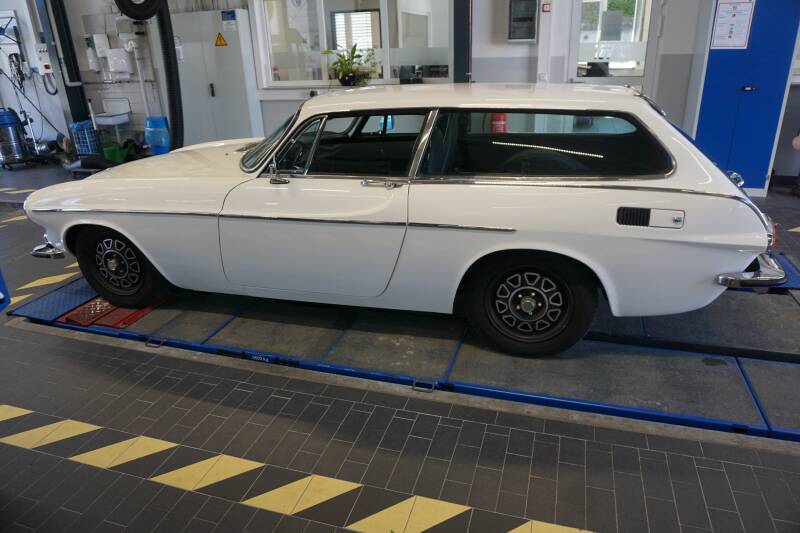 Image 4/33 of Volvo 1800 ES (1972)