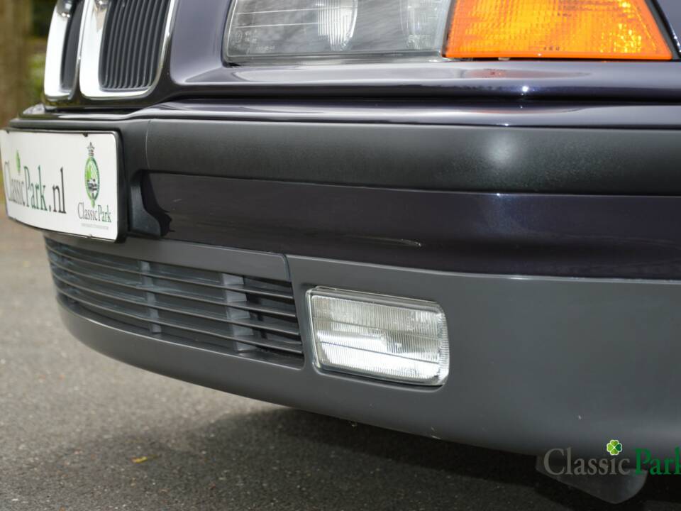 Bild 44/50 von BMW 320i (1994)
