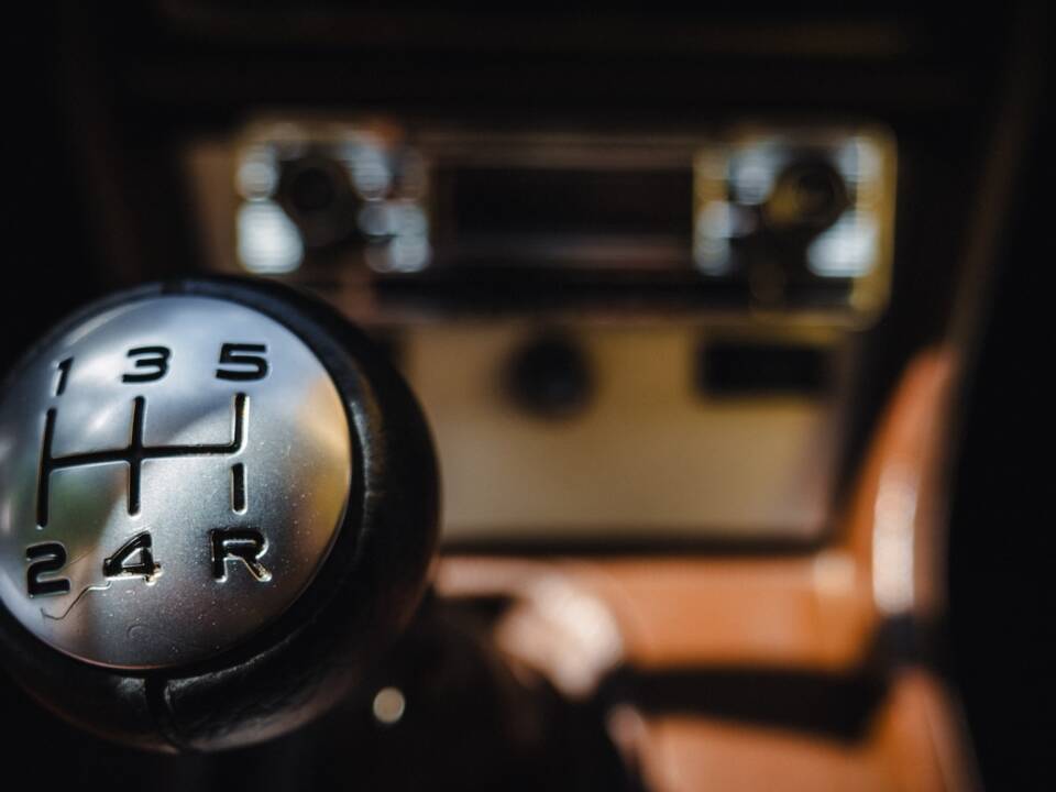 Image 16/33 de Peugeot 504 Coupé (1979)