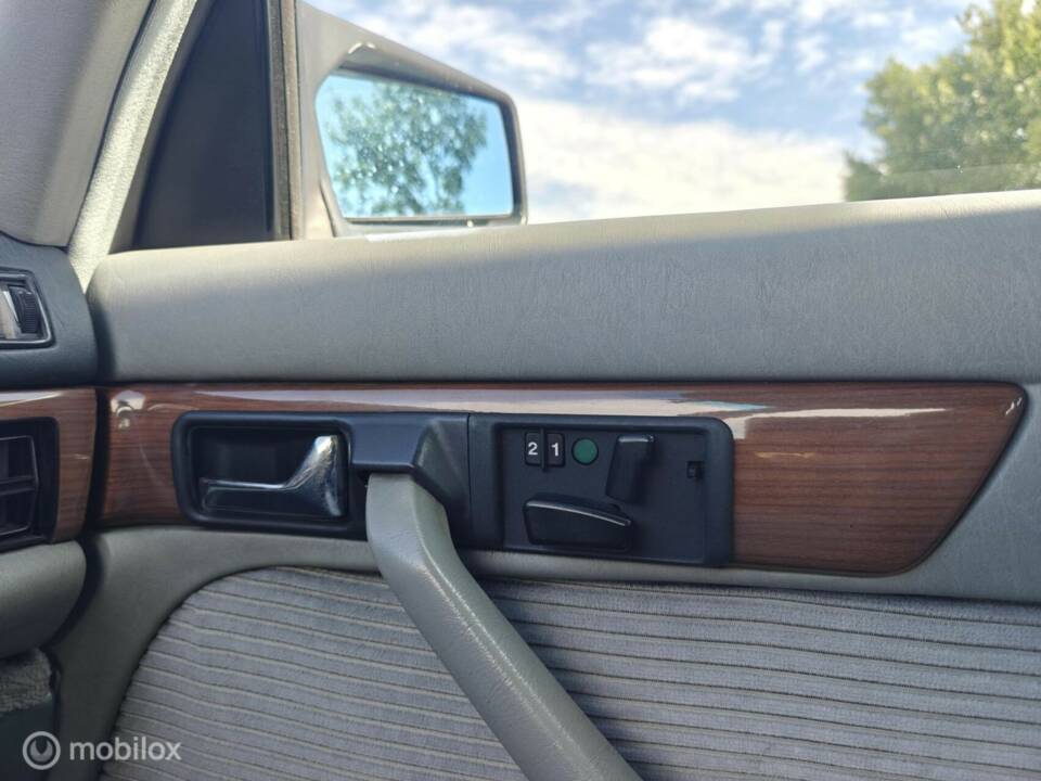 Bild 26/39 von Mercedes-Benz 420 SEL (1986)