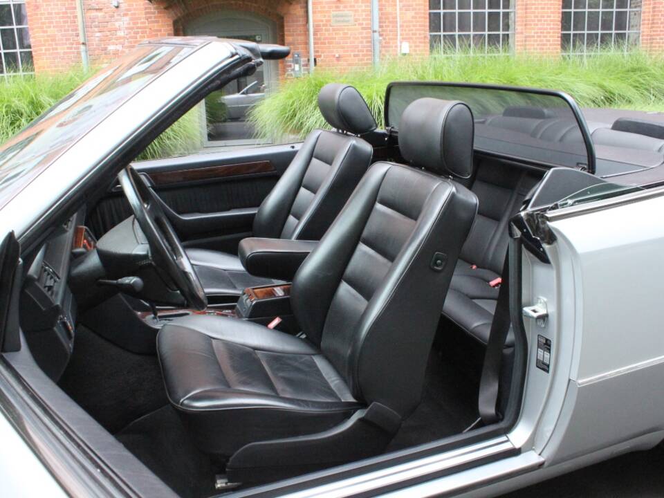 Immagine 12/19 di Mercedes-Benz 300 CE-24 (1992)
