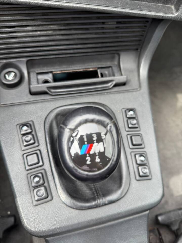 Image 38/79 of BMW M 635 CSi (1989)