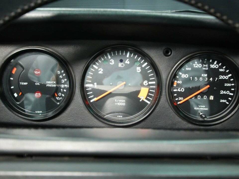 Image 14/30 of Porsche 911 Carrera 3.2 (1986)