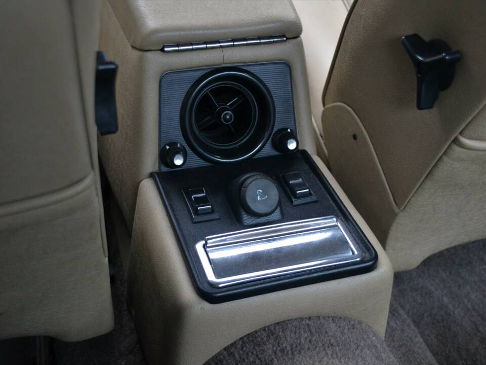 Image 22/29 de Jaguar XJ 12 (1992)