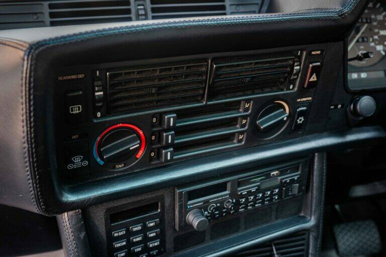 Immagine 29/61 di BMW 635 CSi (1989)