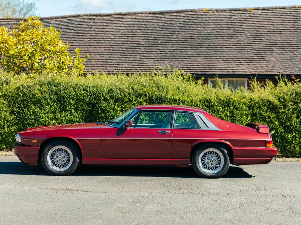 Image 43/50 of Jaguar XJR-S V12 Le Mans (1991)