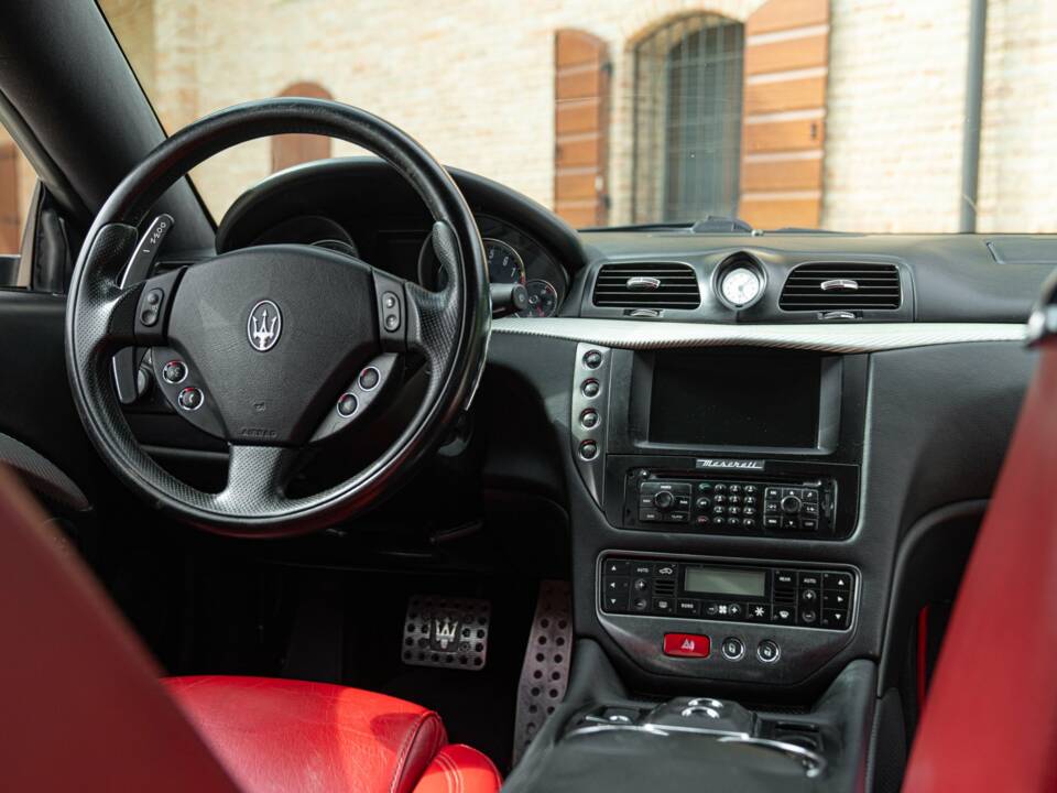 Bild 48/50 von Maserati GranTurismo 4.2 (2008)