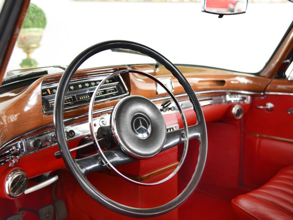Bild 23/38 von Mercedes-Benz 220 SE (1960)