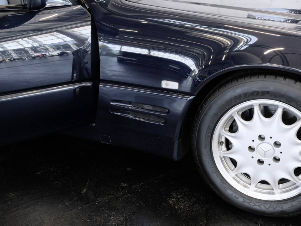 Image 40/46 of Mercedes-Benz SL 320 (1998)