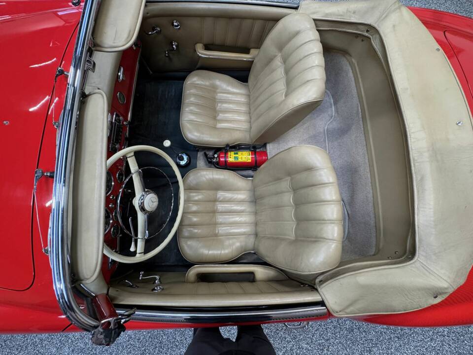 Image 2/8 of Mercedes-Benz 190 SL (1962)