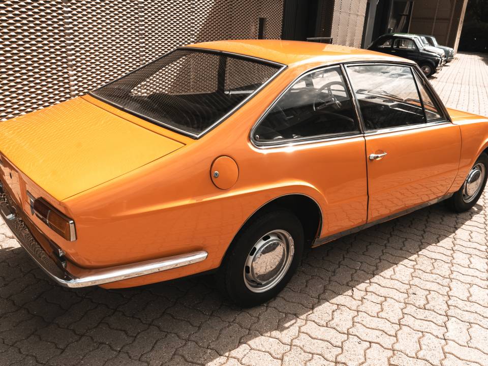 Image 6/49 de FIAT 124 Vignale Coupé Eveline (1969)