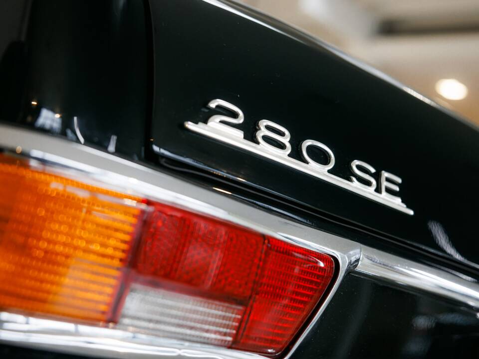 Image 29/32 of Mercedes-Benz 280 SE 3,5 (1971)