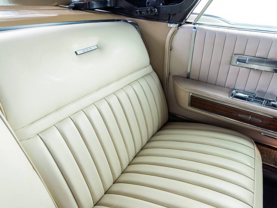 Bild 74/100 von Lincoln Continental Convertible (1965)