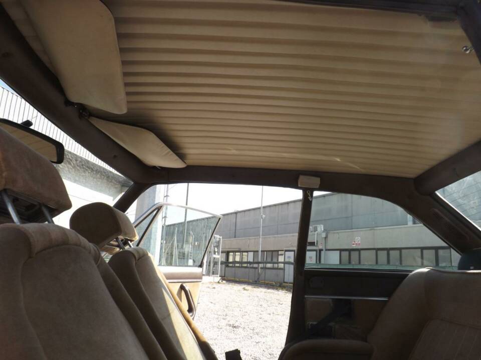 Image 25/49 of Peugeot 504 Coupé (1981)