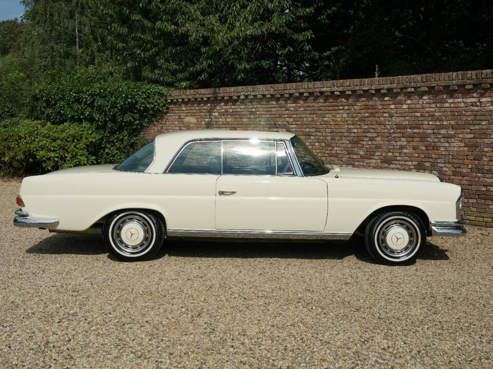 Image 23/50 of Mercedes-Benz 280 SE (1968)