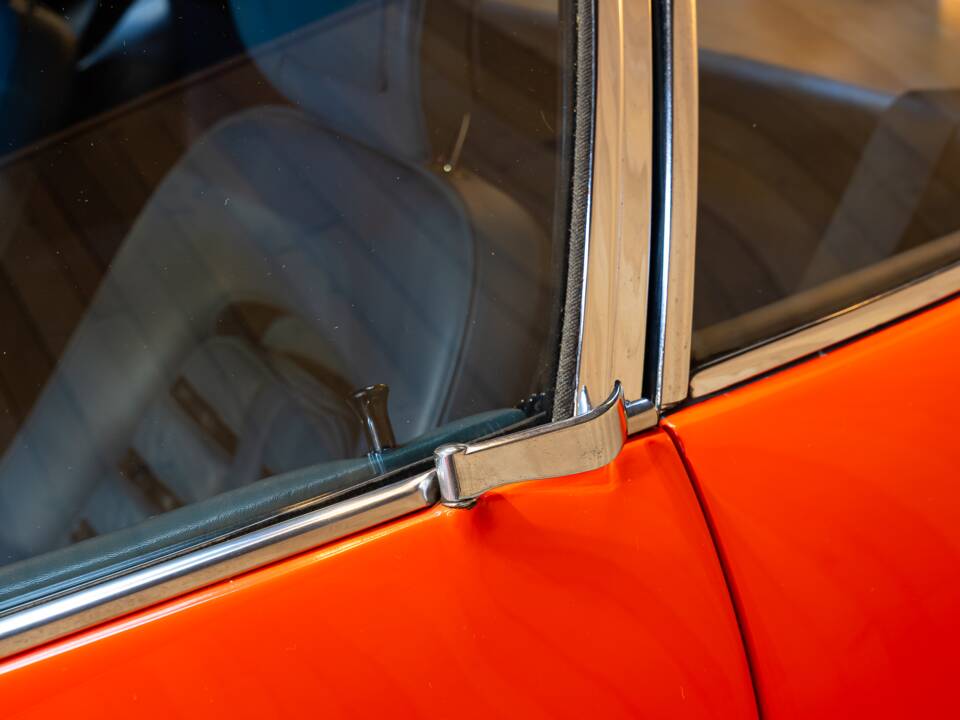 Image 29/74 of Ferrari 365 GTB/4 Daytona (1971)