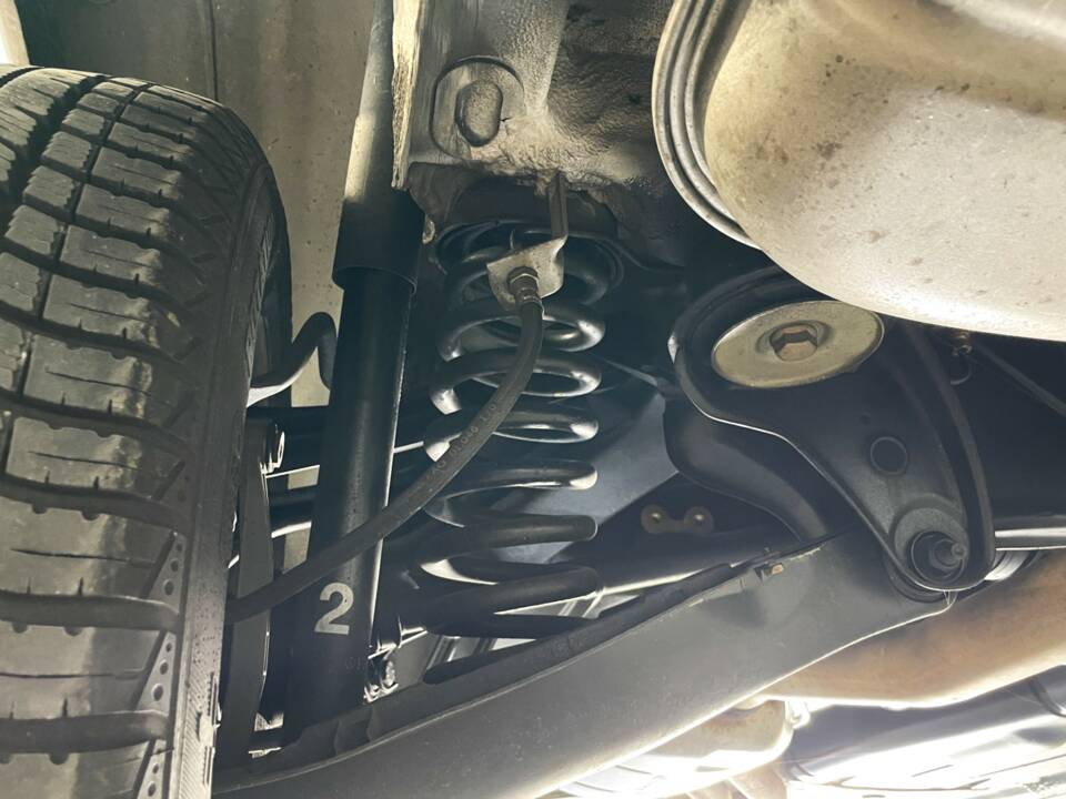 Immagine 23/32 di Mercedes-Benz E 200 (1994)