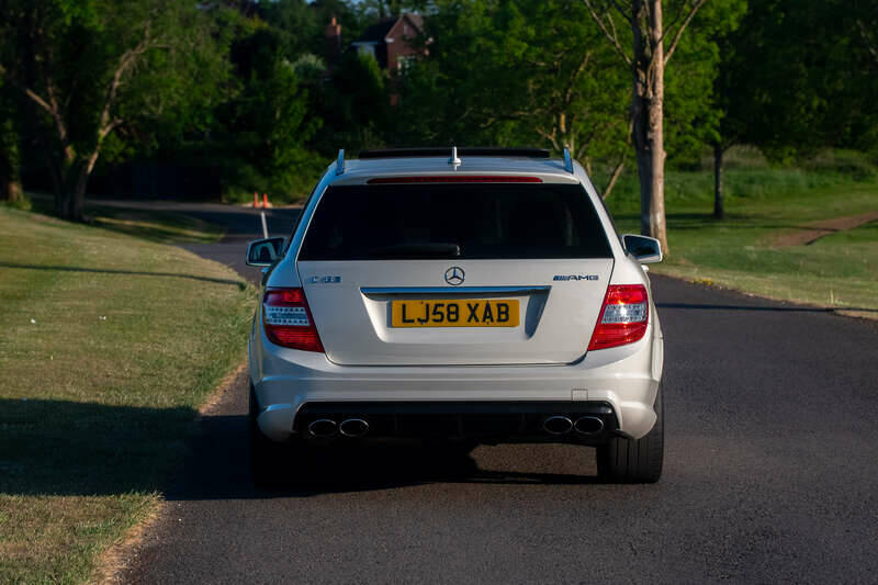Immagine 22/50 di Mercedes-Benz C 63 AMG T (2009)