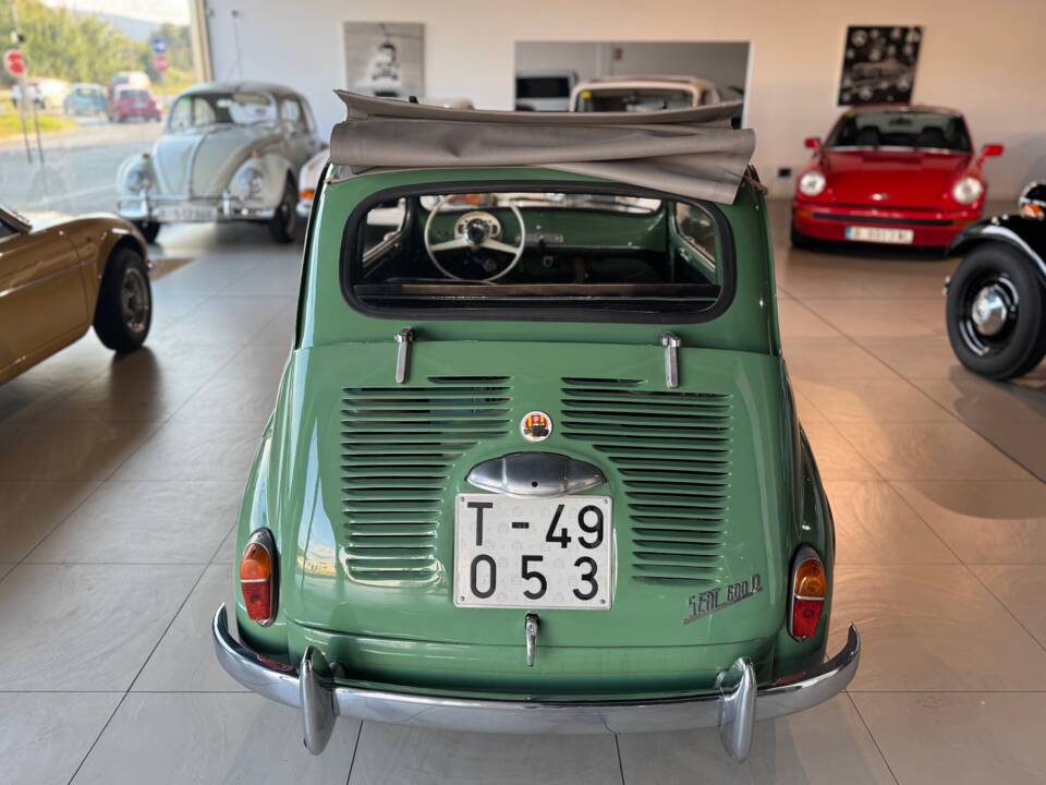 Immagine 35/36 di SEAT 600 D (1966)