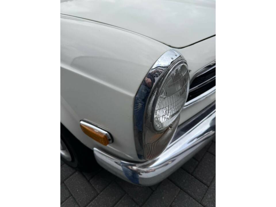 Image 24/50 of Mercedes-Benz 280 SL (1969)