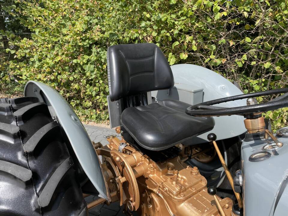 Image 2/8 of Massey-Ferguson MF 35 (1957)